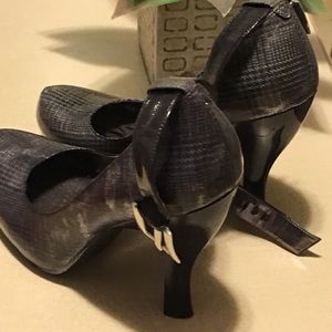 BCBGirls Women classic heels shoes!